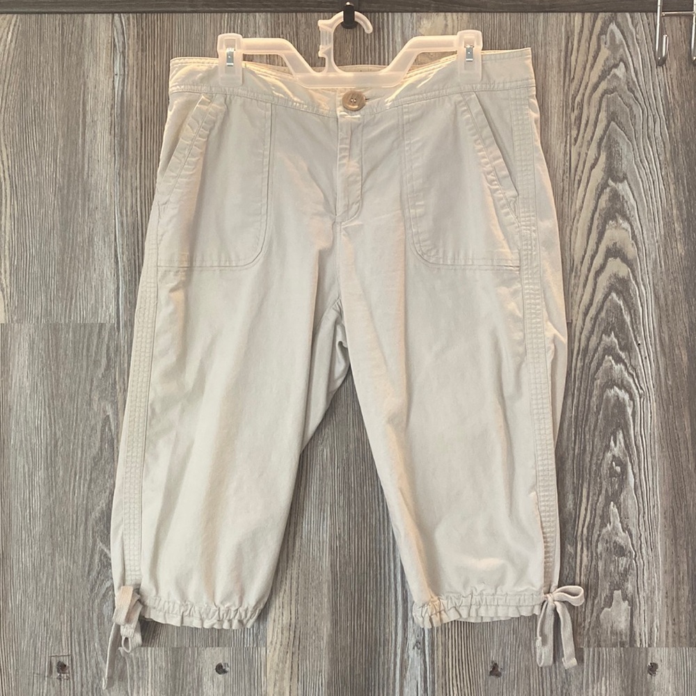 Dockers tan capris, 10